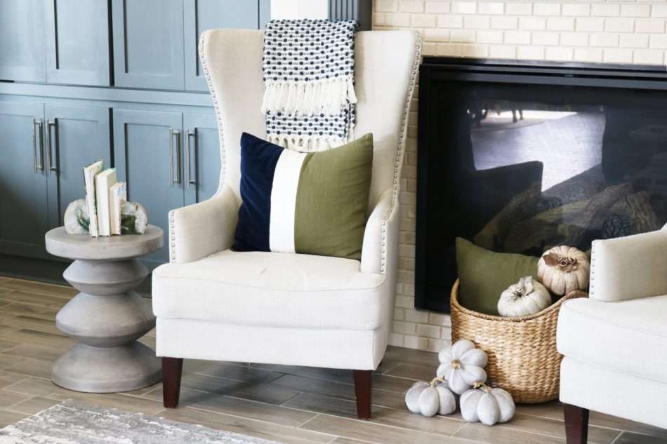 fall pumpkins, pumpins, show stopping pieces to add to your fall decor, navy fall decor, fall living room decor, fall table setting