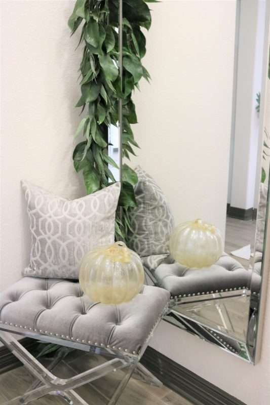 fall pumpkins, pumpins, show stopping pieces to add to your fall decor, navy fall decor, fall living room decor, fall table setting