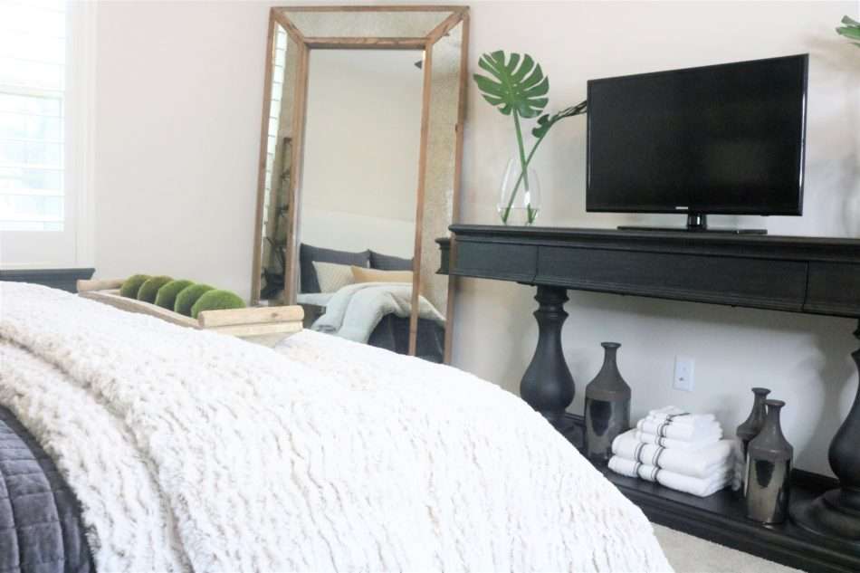 Guest room, guest room suite, masculine guest room, manly guest room, welcome guests, how to style a guestroom, moody guestroom, bold guestroom, small guestroom, guest room bed, guest room goals, guest room design, guest room vanity, guest room decor, guest room natural elements