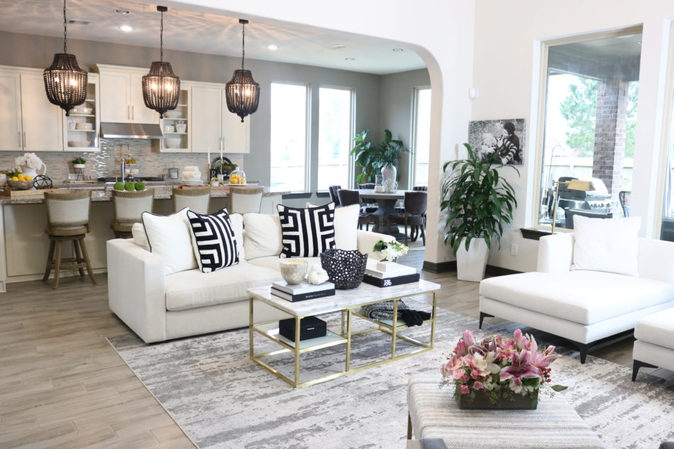 patio decor, spring patio decor, spring patio 2019, patio decor, spring patio, spring decor, spring home decor, how to decorate for spring, steps to staging for spring, spring decoration, decorating for spring, spring style, spring home tour, spring home decor, spring home, black and white pillows, black and white living room, chic living room, spring 2019 home decor