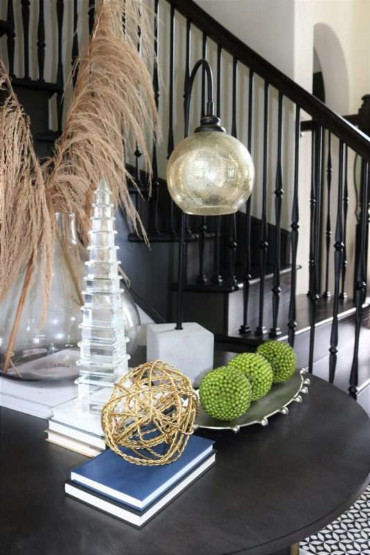 MRI, MRI home, Houston Interior Designer, Home Décor, Home Décor Influencer, Houston Interior Design, Foyer, Foyer Refresh, Foyer Table, Entry Design, Entry Table, Entry wall art, Foyer Wall art, entry décor, foyer décor, simple foyer design, gallery wall, dining table, navy sofa, minimalist design, modern dining table, interior designer tips