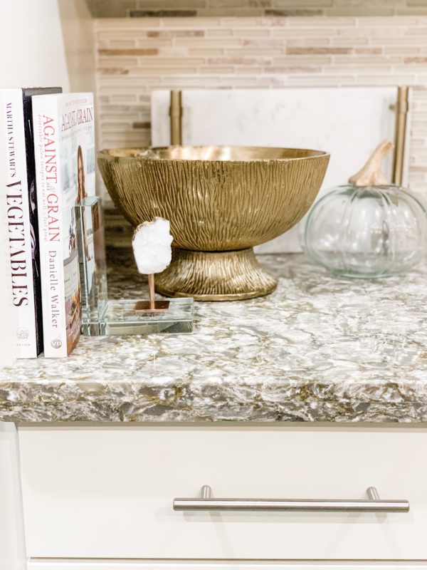 minimalist fall decor, modern fall decor, fall decor, black and white fall decor, budget friendly fall decor, autumnal fall decor, modern decor, modern fall decor, contemporary fall decor, modern minimalist fall decor, modern fall decor ideas, modern fall decorating ideas, modern fall decor living room, melissa Roberts interiors, MRI, Houston interior designer, Houston interior design, fall design ideas, black and white fall, fall decor that transitions to winter , decorating with pumpkins, decorating for fall