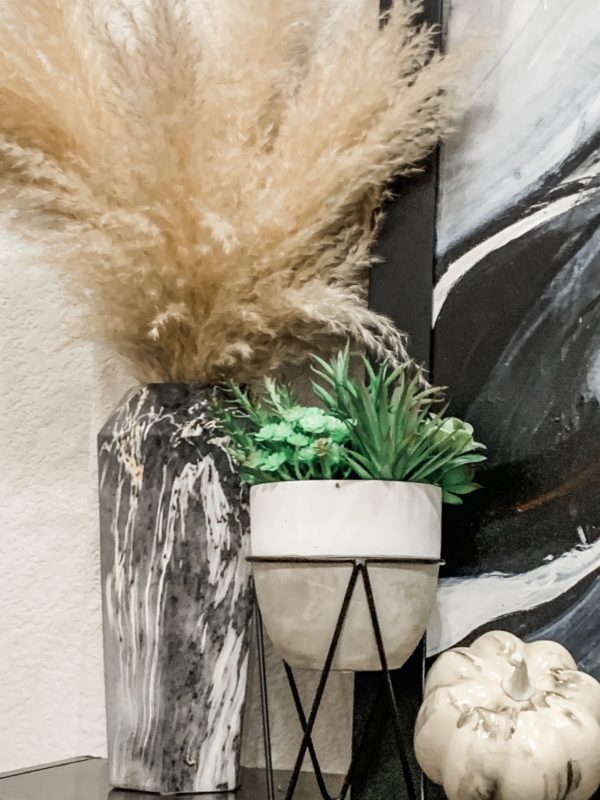 minimalist fall decor, modern fall decor, fall decor, black and white fall decor, budget friendly fall decor, autumnal fall decor, modern decor, modern fall decor, contemporary fall decor, modern minimalist fall decor, modern fall decor ideas, modern fall decorating ideas, modern fall decor living room, melissa Roberts interiors, MRI, Houston interior designer, Houston interior design, fall design ideas, black and white fall, fall decor that transitions to winter , decorating with pumpkins, decorating for fall