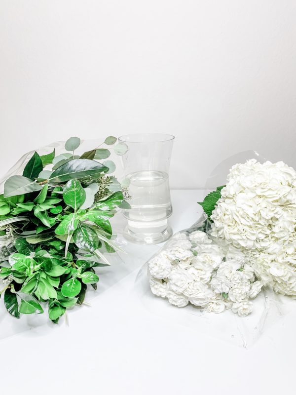 FRESH FLOWERS, 5 MINUTE FLOWER ARRANGEMENT, FLOWER ARRANGEMENT, HOW TO ARRANGE FLOWERS, FLOWER DIY, DIY FLOWER ARRANGEMENT, STEP BY STEP FLOWER ARRANGEMENT, FLOWER ARRANGING GUIDE