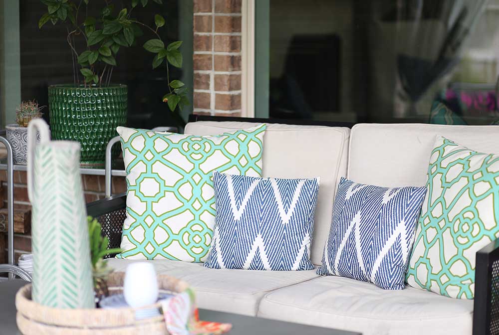 How to Pick Decorative Pillows That Go Together (5 tips on style, pillow  inserts and saving money!) - The Inspired Room