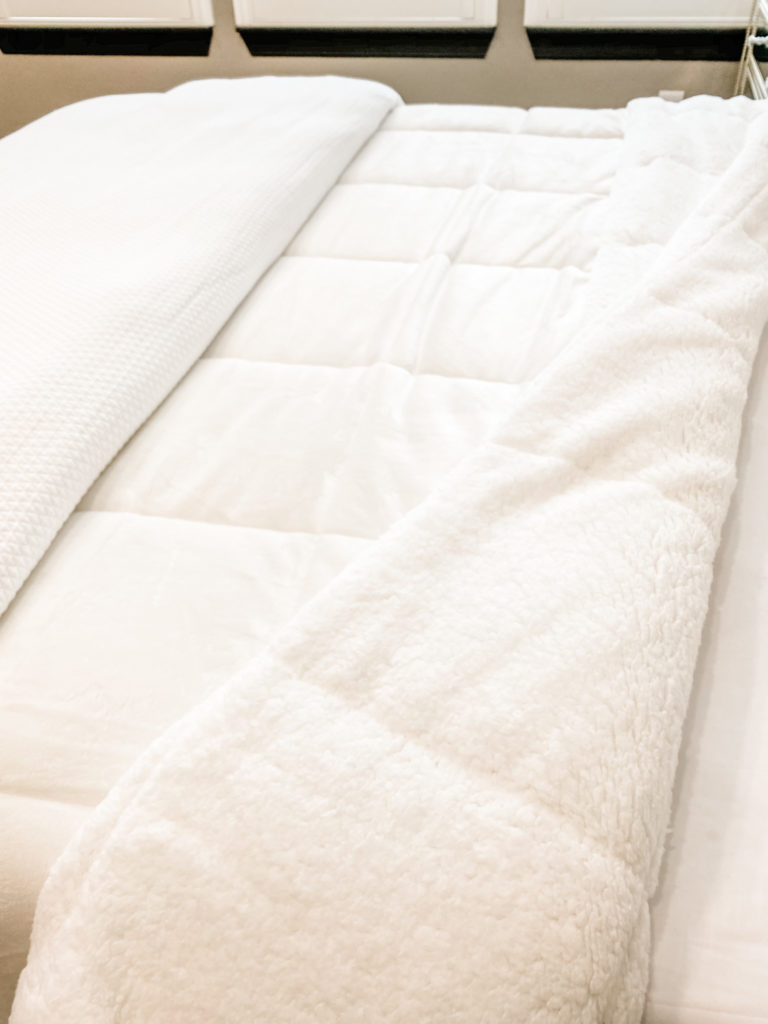 How to Style Your Bed Like a Pro – Melissa Roberts Interiors
