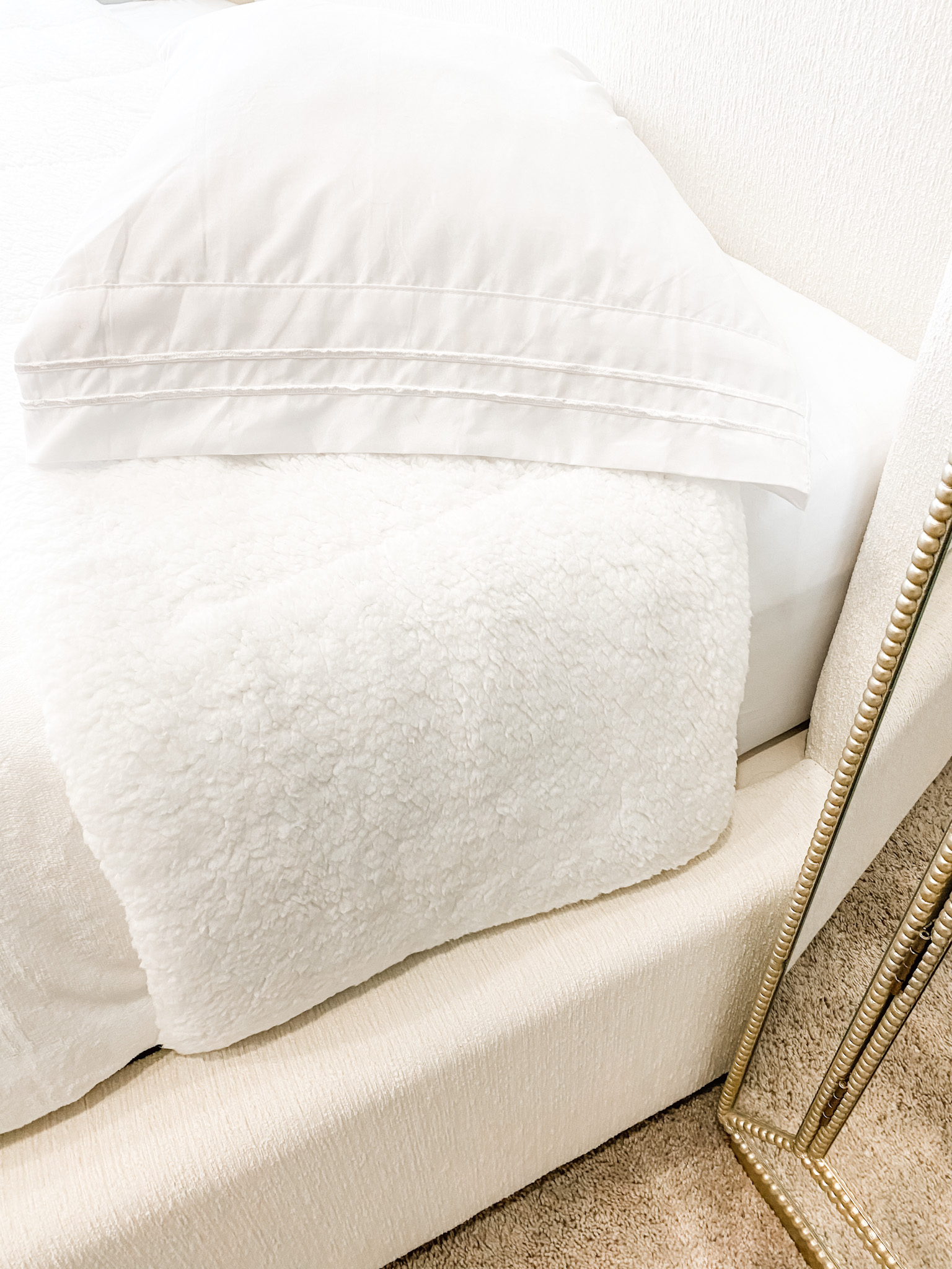How to Style Your Bed Like a Pro – Melissa Roberts Interiors
